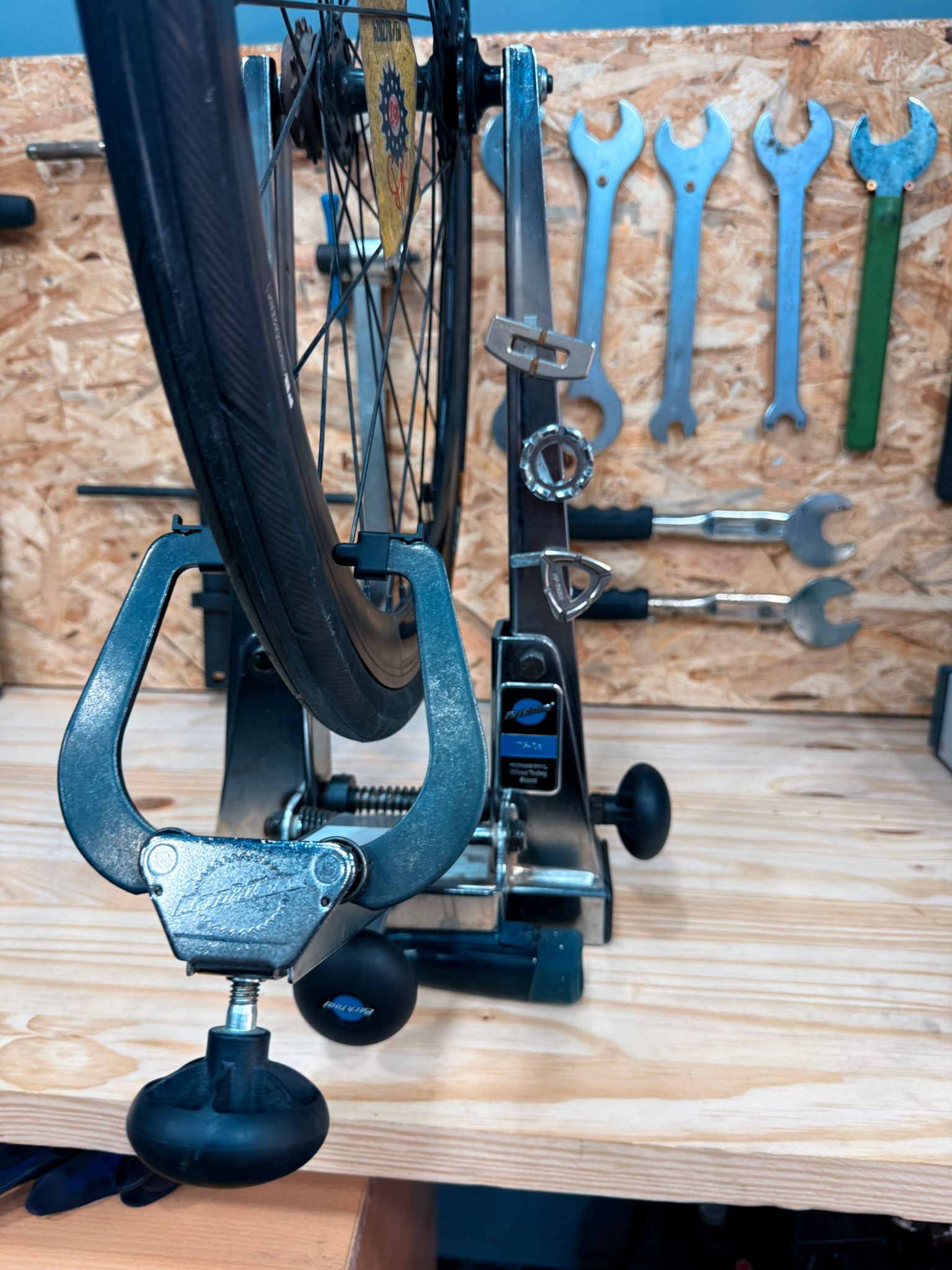 Roue sur truing stand